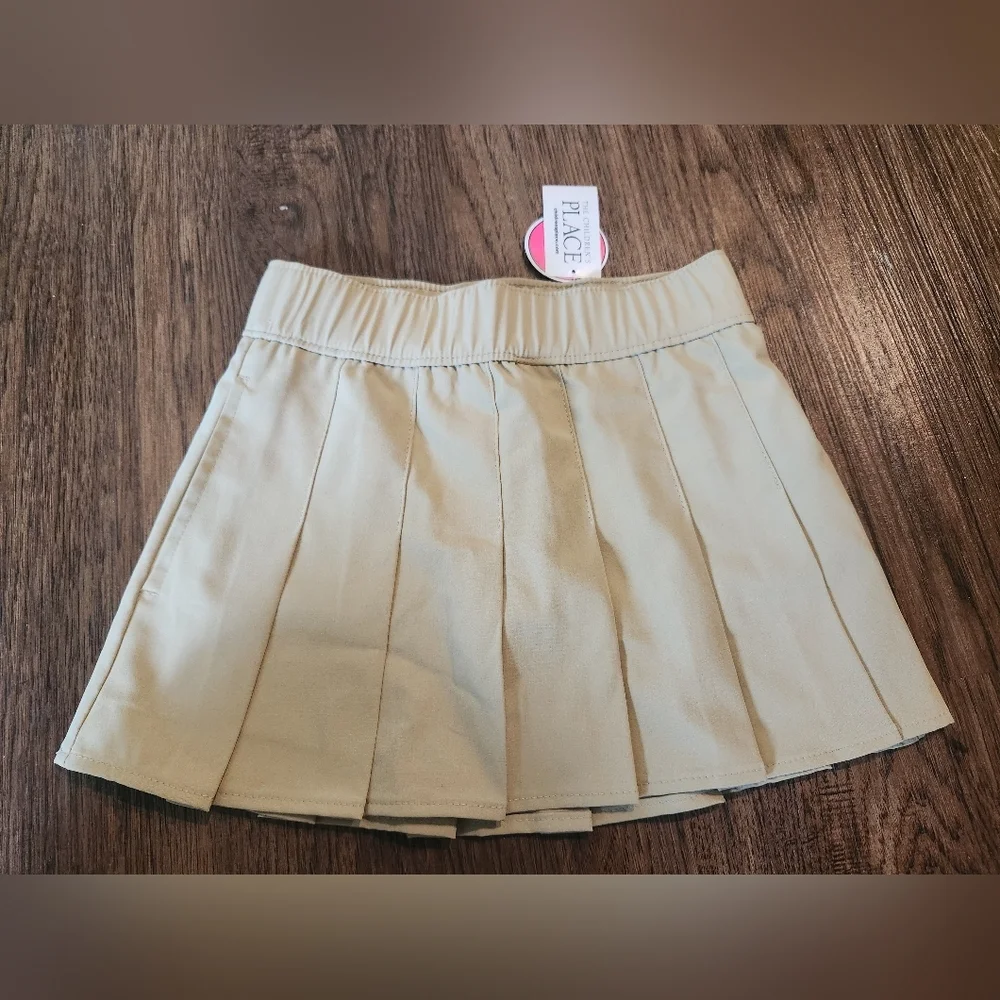 NWT The Children's Place Beige Pleated Skort